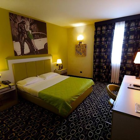 Invilladiserio Hotel Villa di Serio ภายนอก รูปภาพ